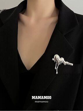 A pair of Silver Heart Brooch on Black Blazer